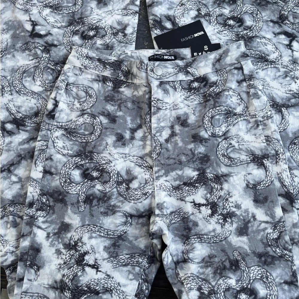 Fashion Nova Watch The Venom Snake Print Flare Jeans - Grey Size S - Picture 3 of 5
